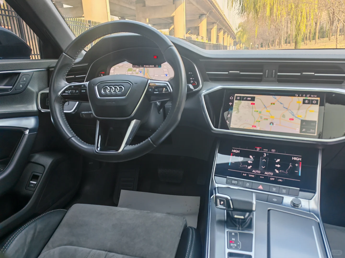 出个人奥迪A6L、20年上牌、原版带车衣，6万