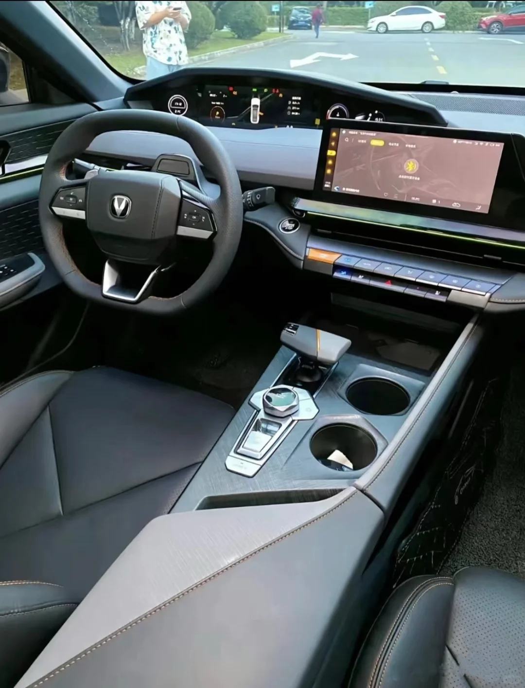 开上长安UNIV，秒变秋名山车神！