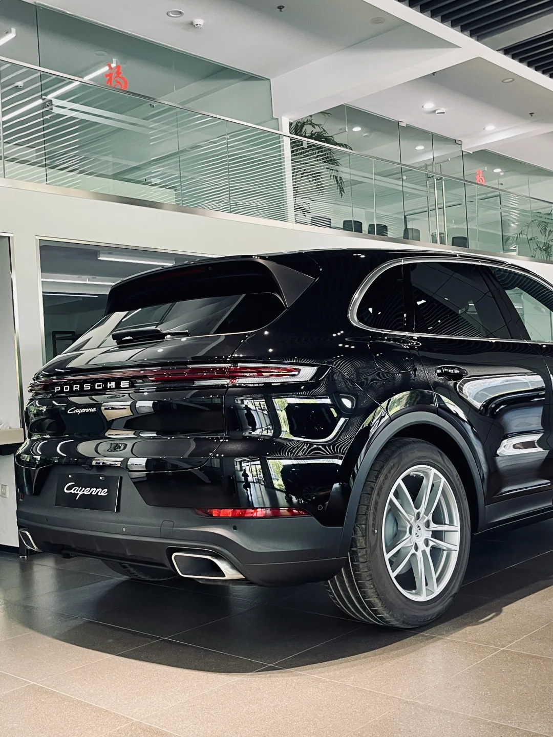 百万级SUV销量王者，全款80万不到提卡宴逐梦