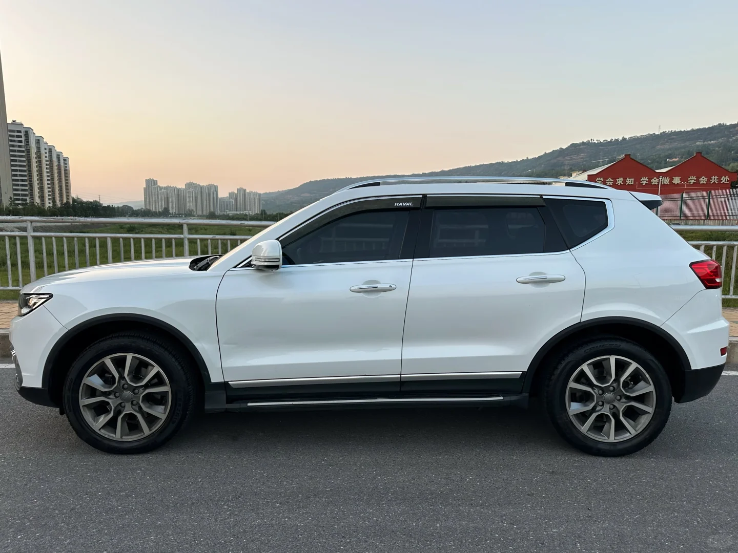 3米多中大型SUV