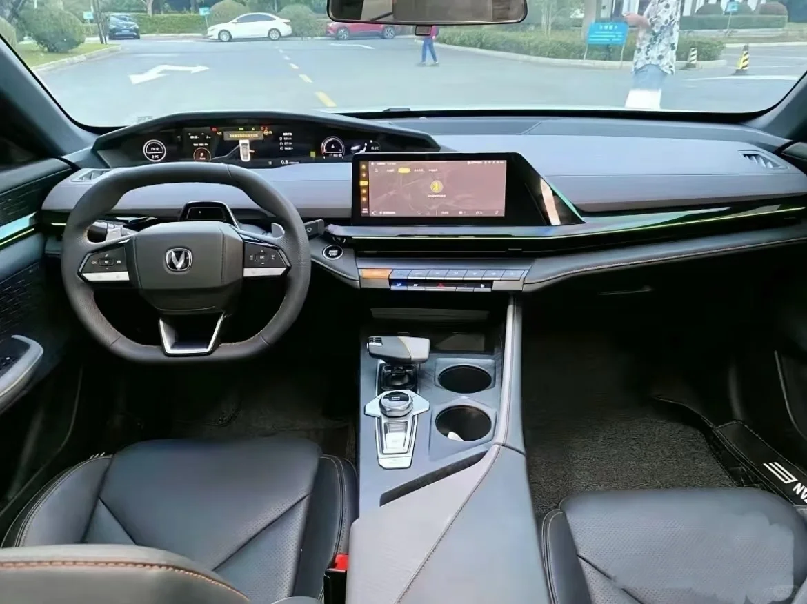 开上长安UNIV，秒变秋名山车神！