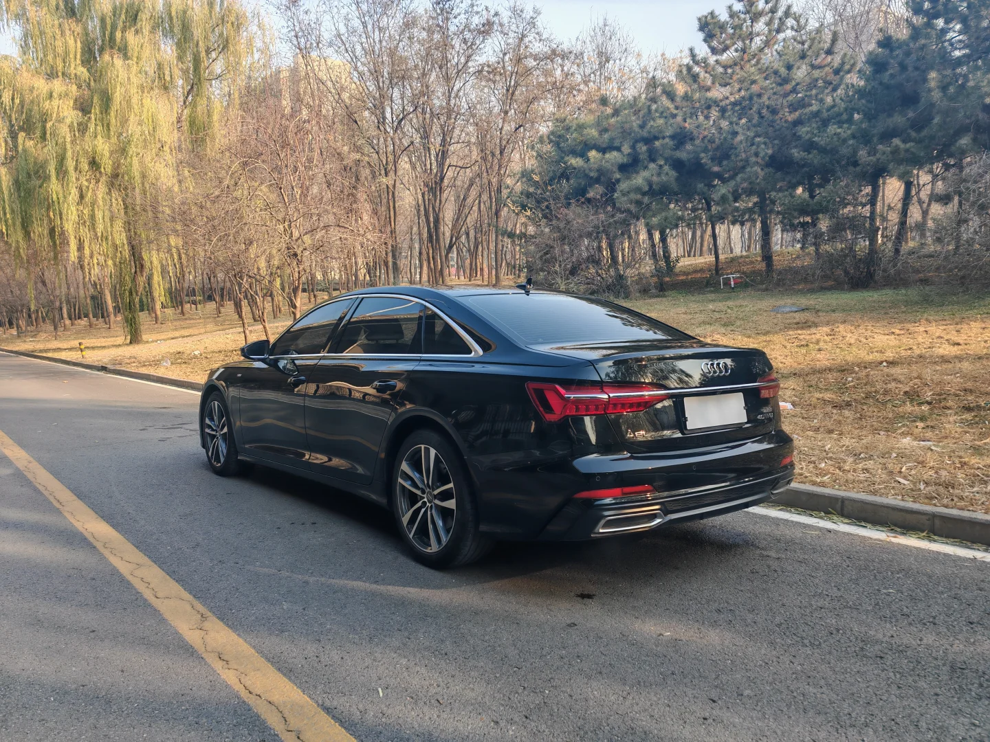 出个人奥迪A6L、20年上牌、原版带车衣，6万