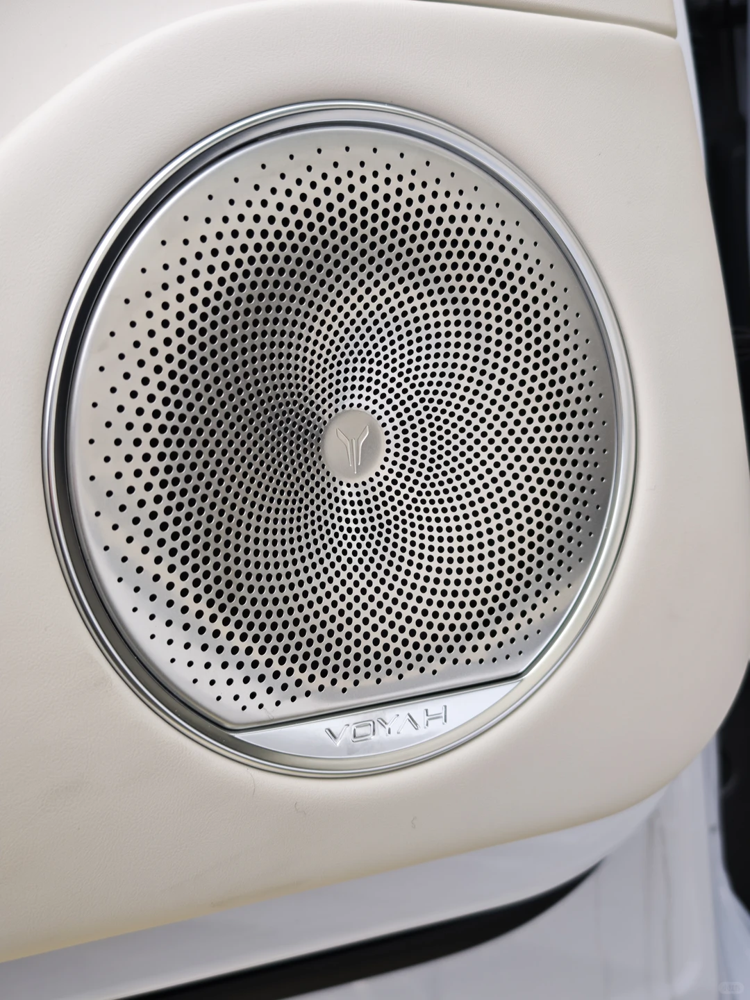 25万级华为智驾SUV天花板！岚图FREE+