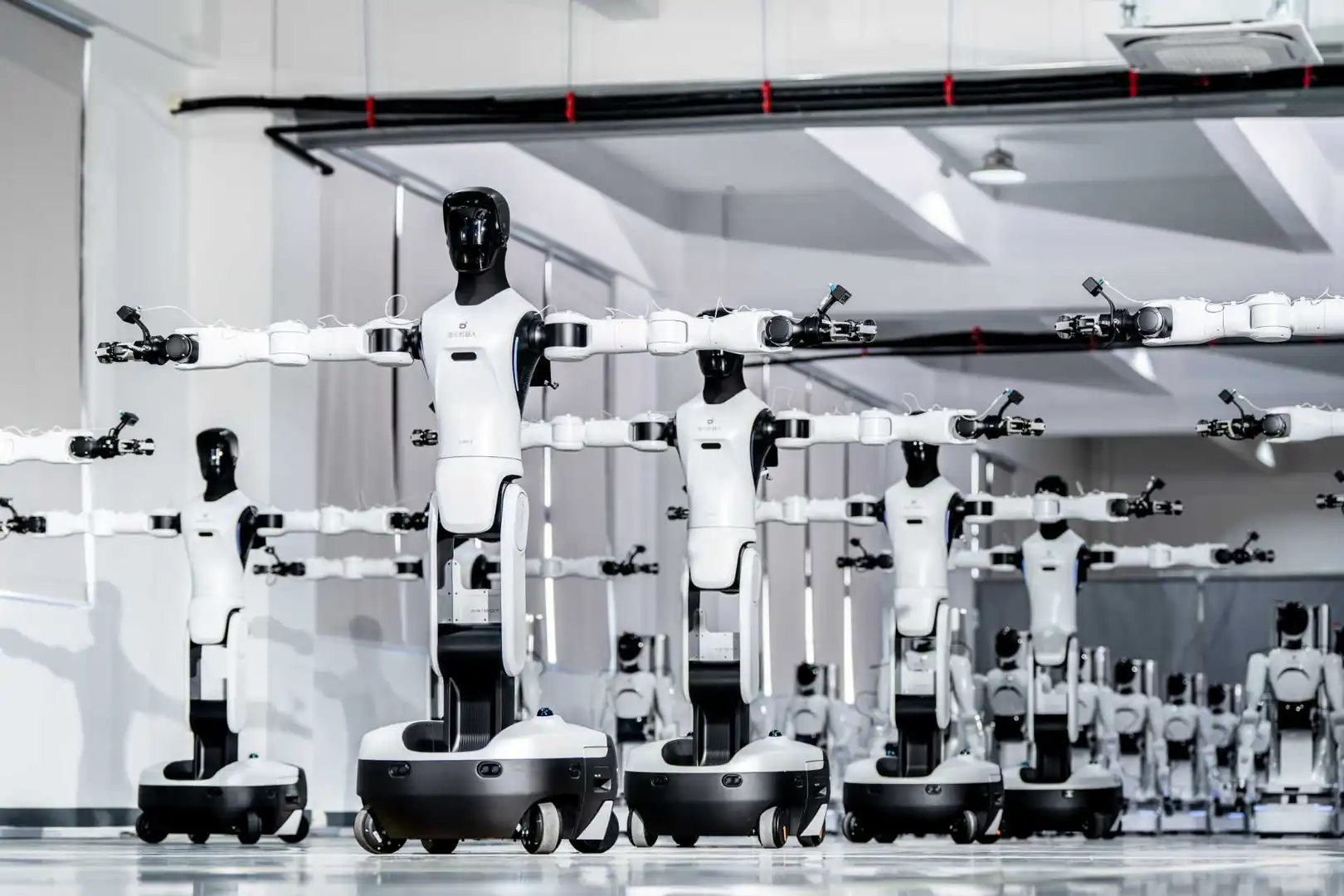 智元第5000台人形机器人下线！