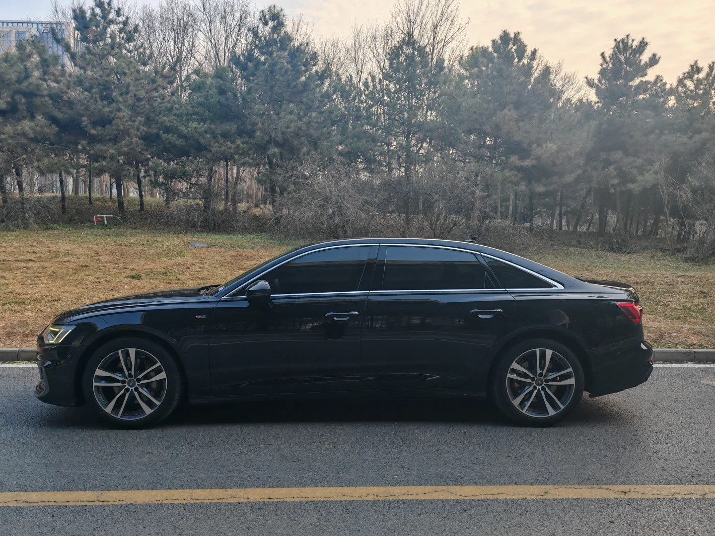 出个人奥迪A6L、20年上牌、原版带车衣，6万