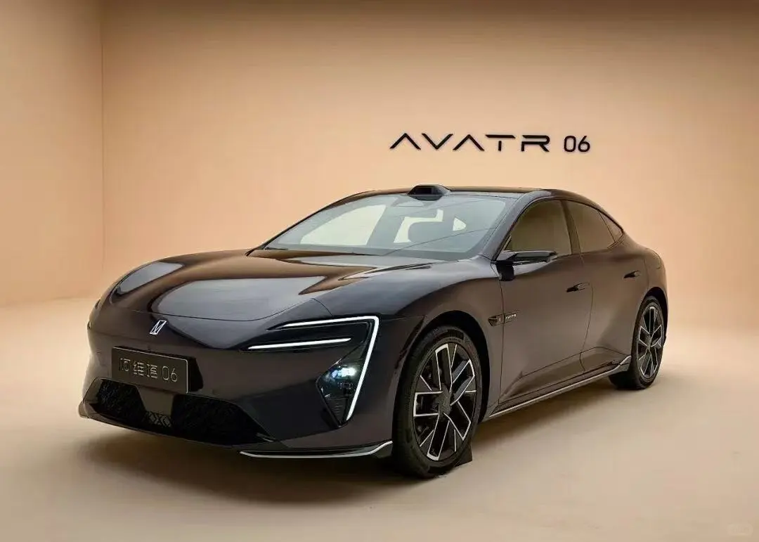 20万级智能轿跑卷王！阿维塔06试驾后直接封