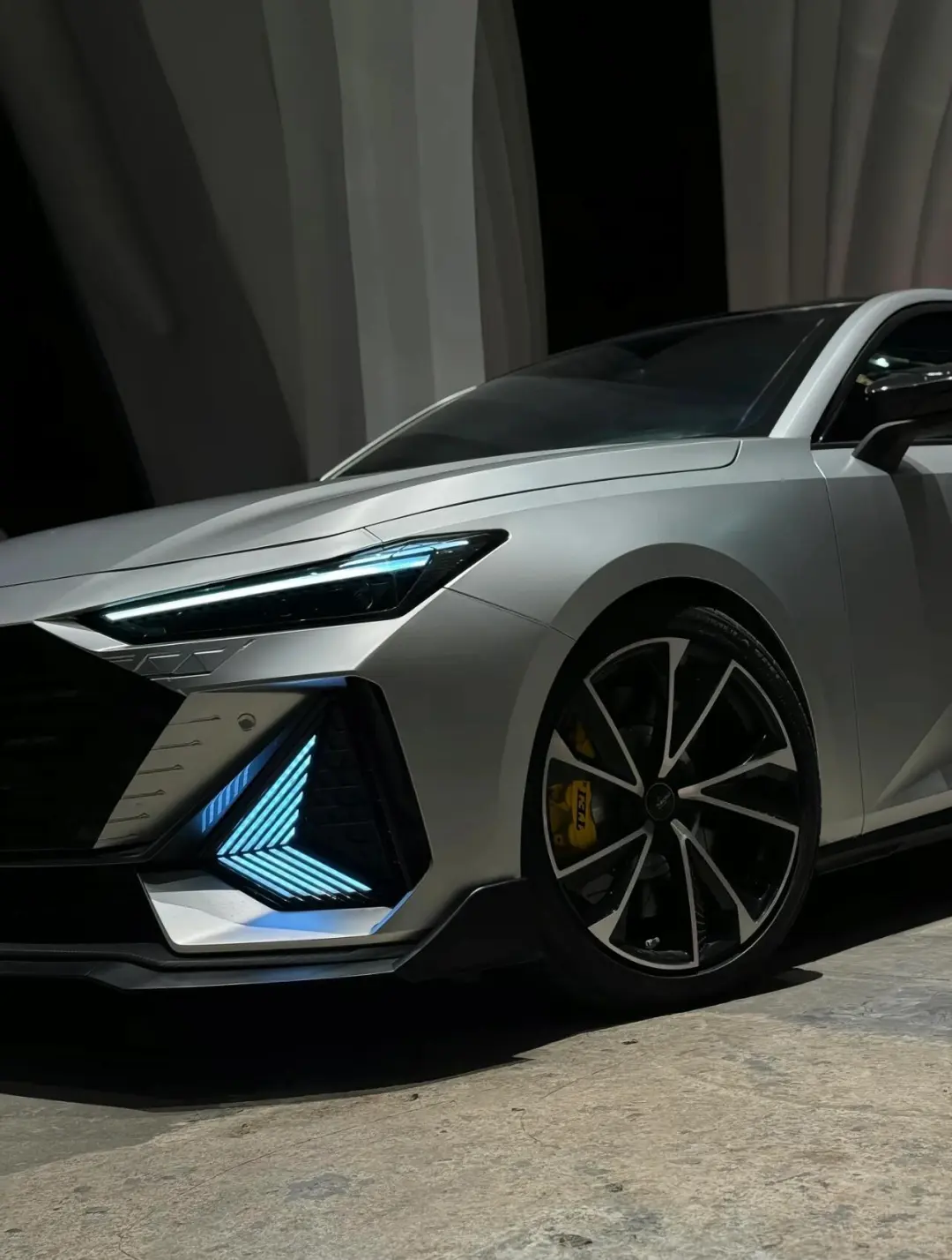 不是我硬夸，univ确实帅啊