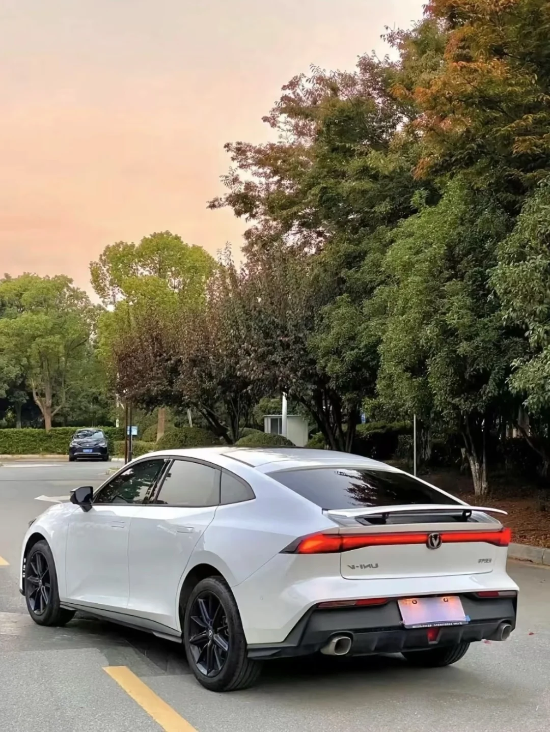 开上长安UNIV，秒变秋名山车神！