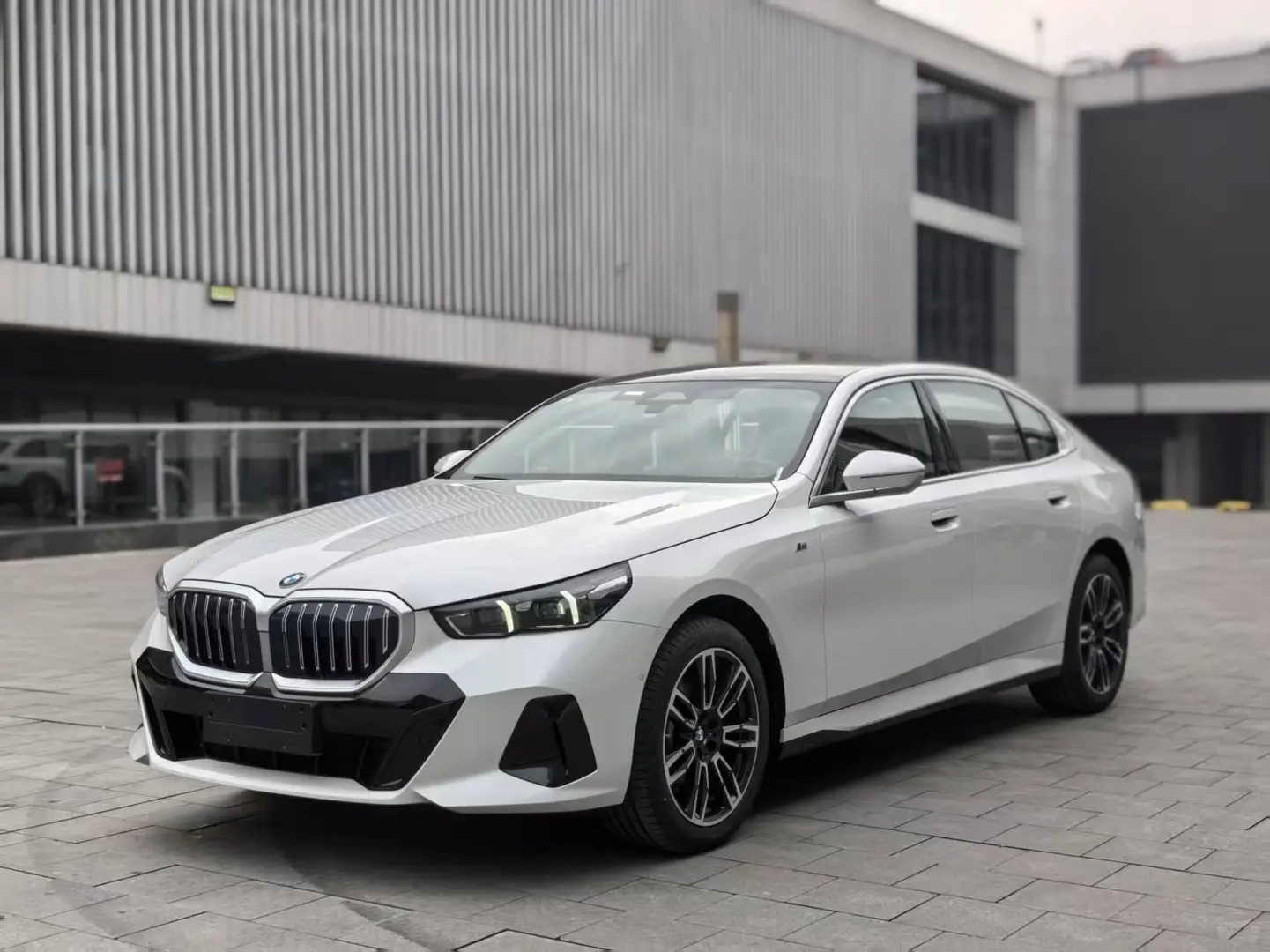 新款5系真的是宝马最大的设计败笔吗？