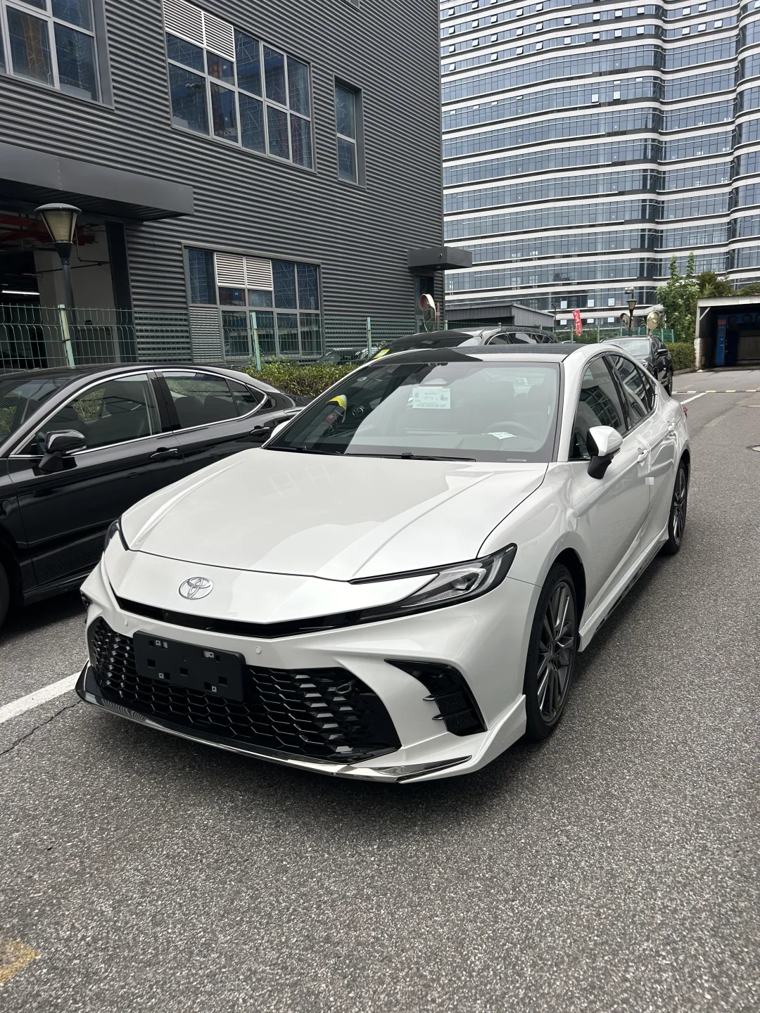 丰田也就凯美瑞好看了吧….