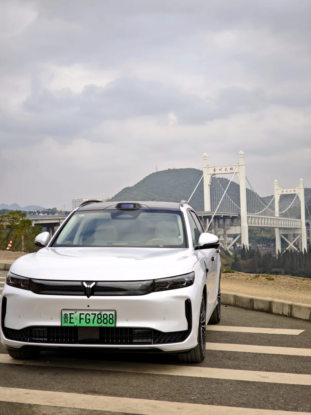 25万级华为智驾SUV天花板！岚图FREE+