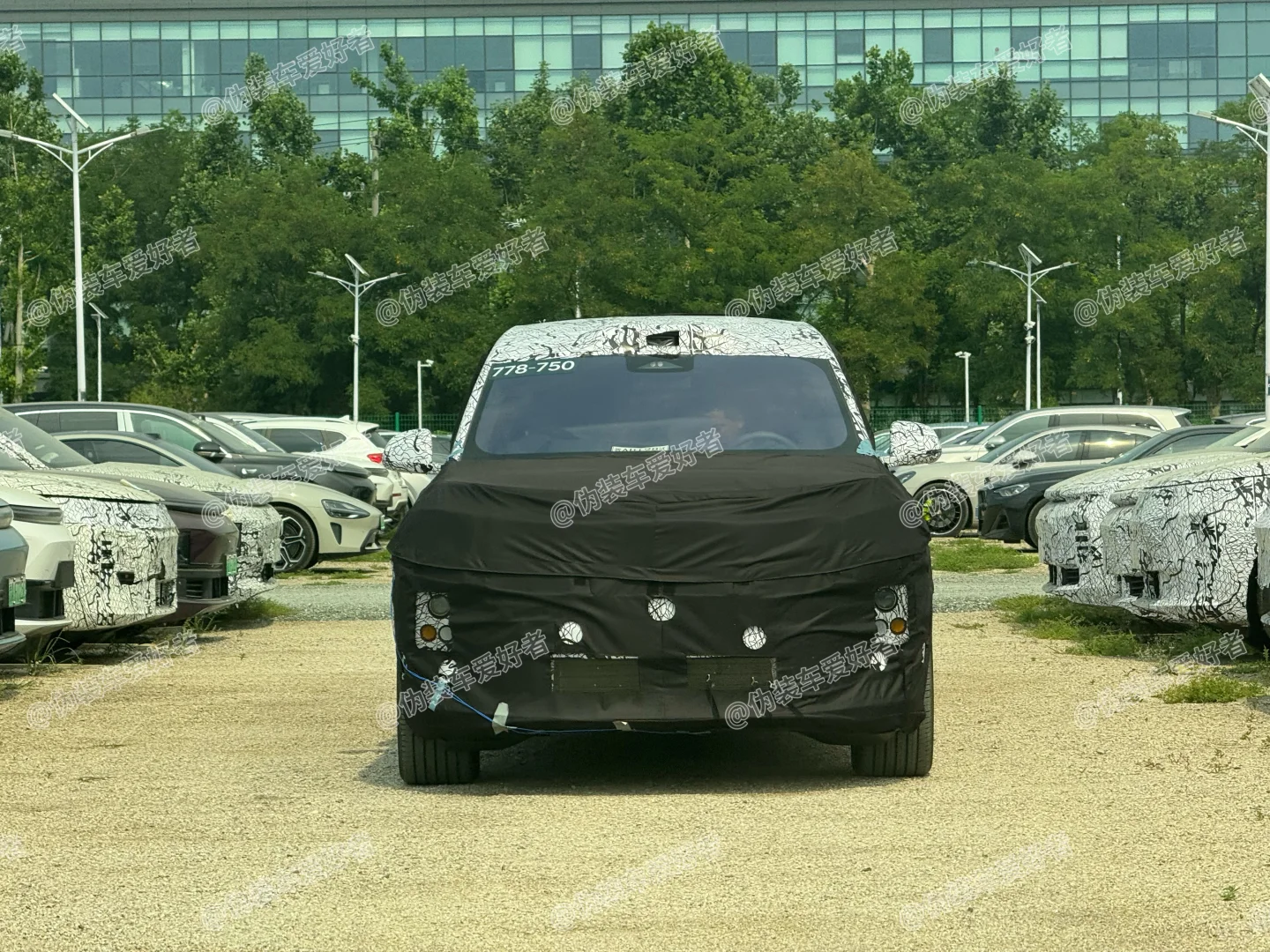 理想超大型SUV谍照图片