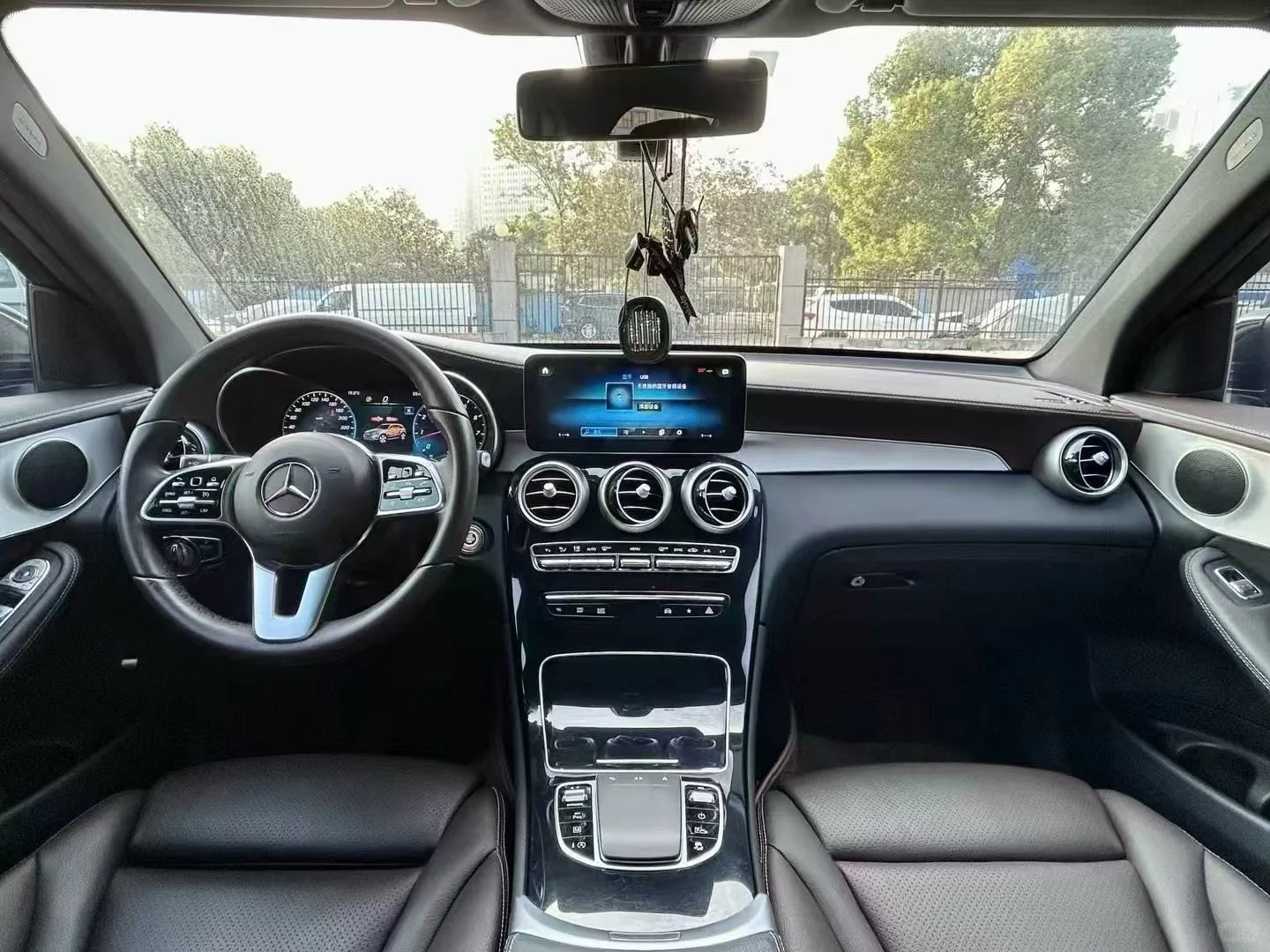 旅行没车太麻烦？这台奔驰SUV绝了😎