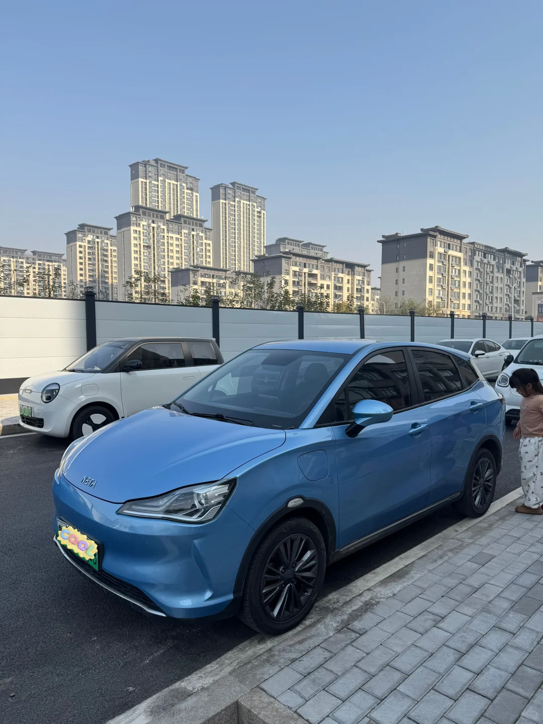 23年8月哪吒V400、想听听报价是多少？