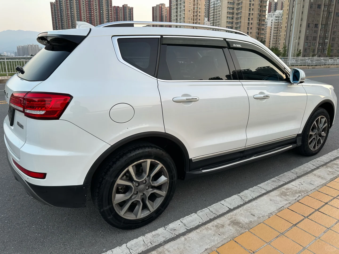 3米多中大型SUV
