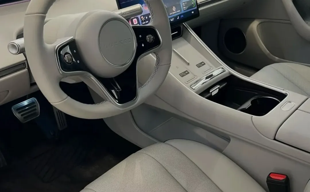 最新出炉纯电100度展车↓3w