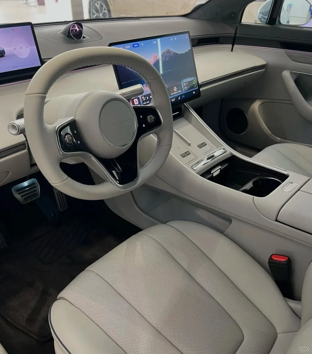 最新出炉纯电100度展车↓3w