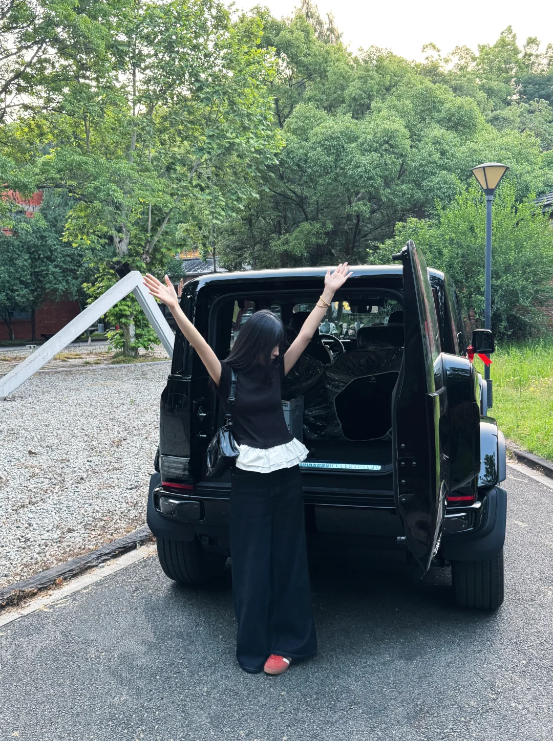 当一个长相甜美的女生提了一辆很酷的车