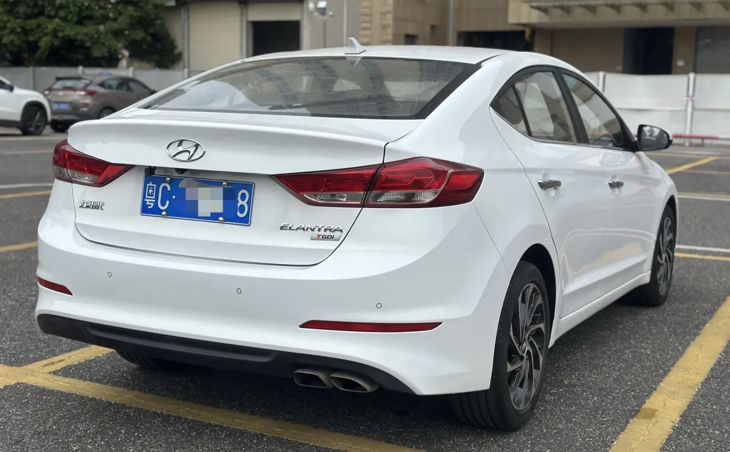 年轻时尚的小轿车—现代领动