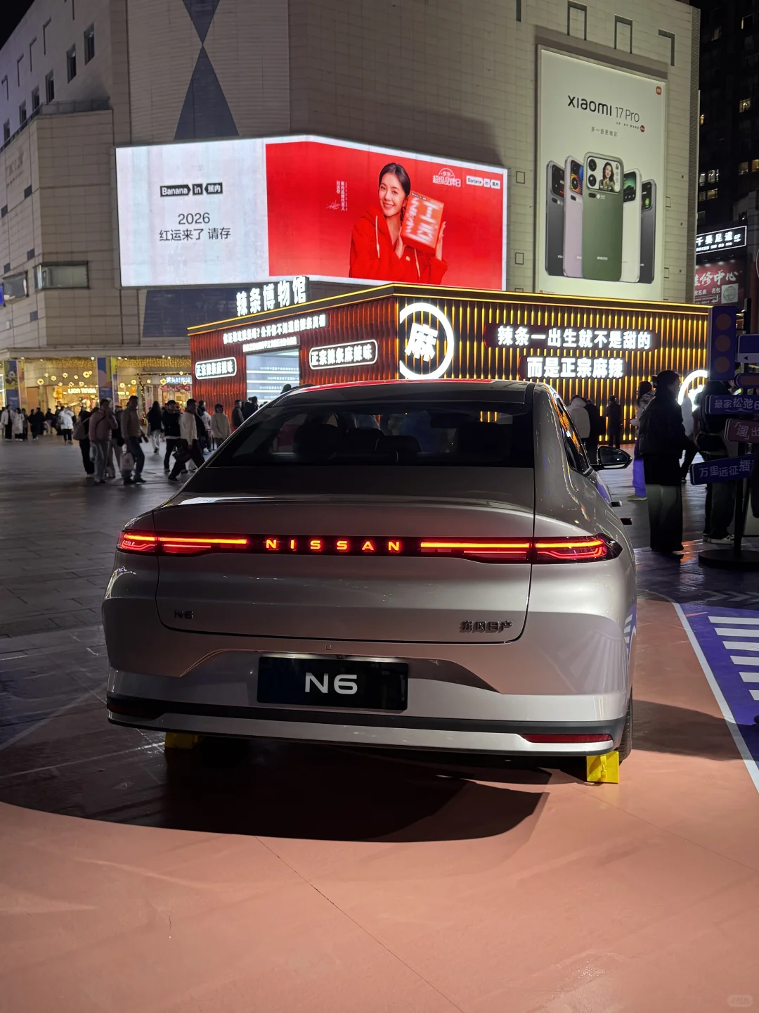 春熙路偶遇日产N6，10万级插混轿车舒服到不
