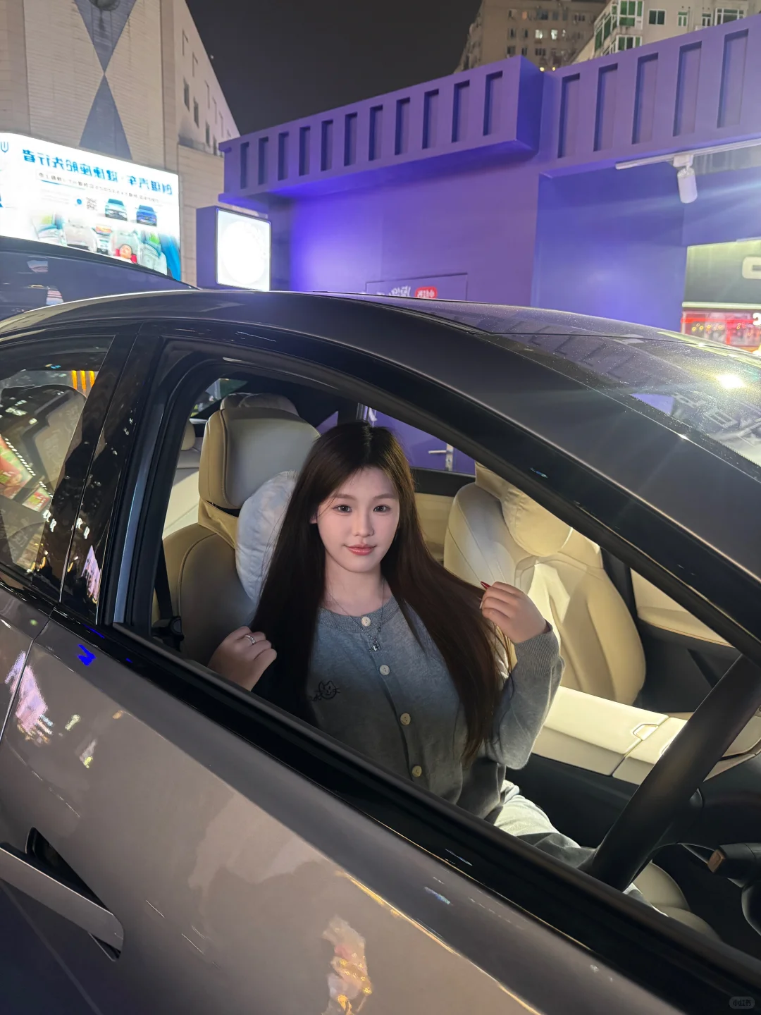 春熙路偶遇日产N6，10万级插混轿车舒服到不