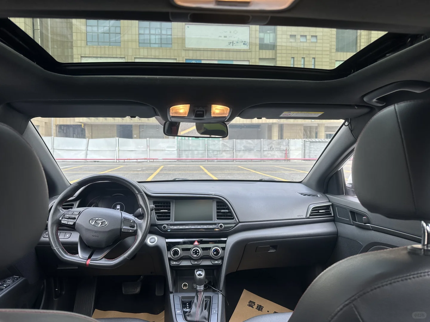 年轻时尚的小轿车—现代领动