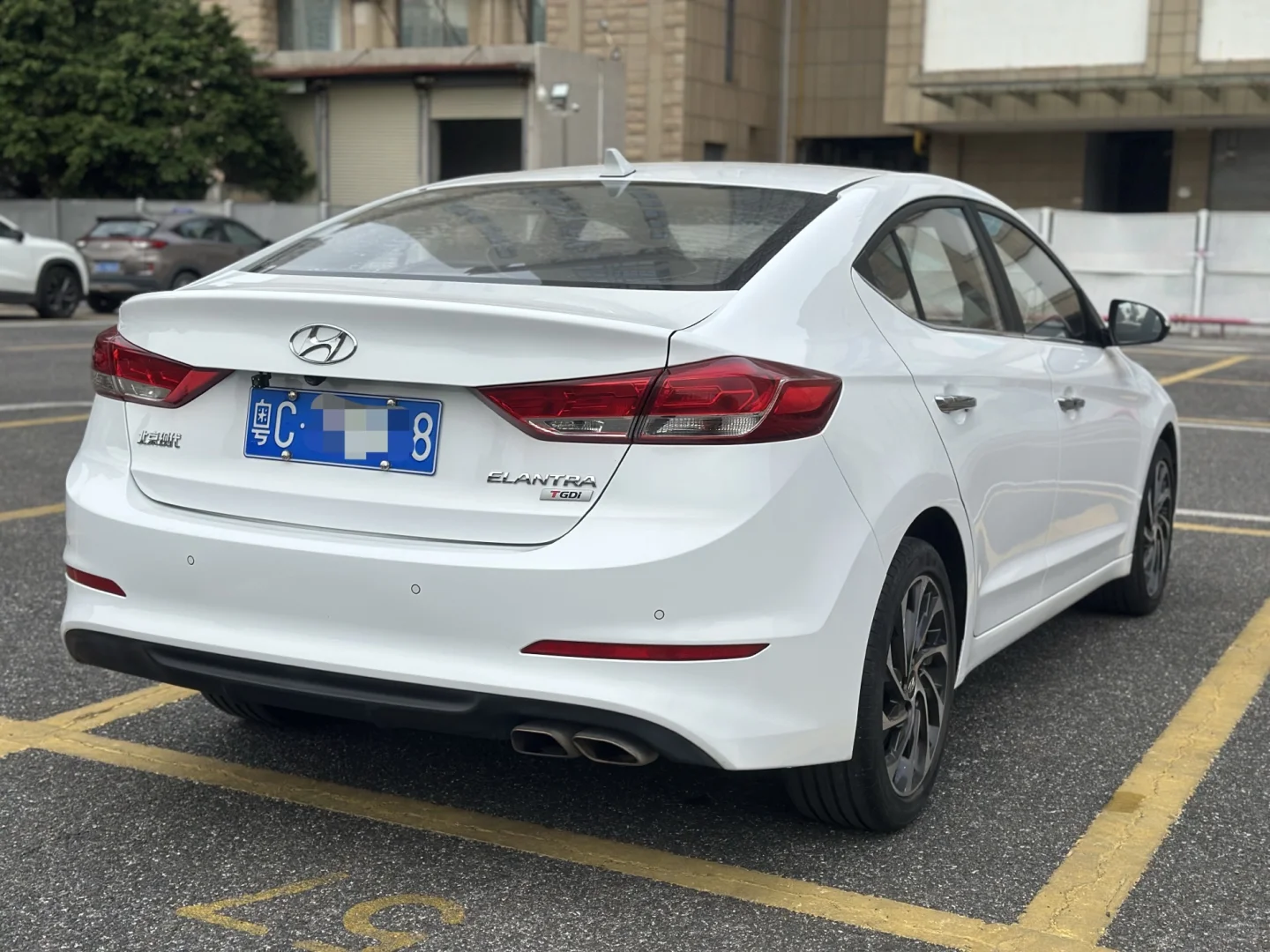 年轻时尚的小轿车—现代领动