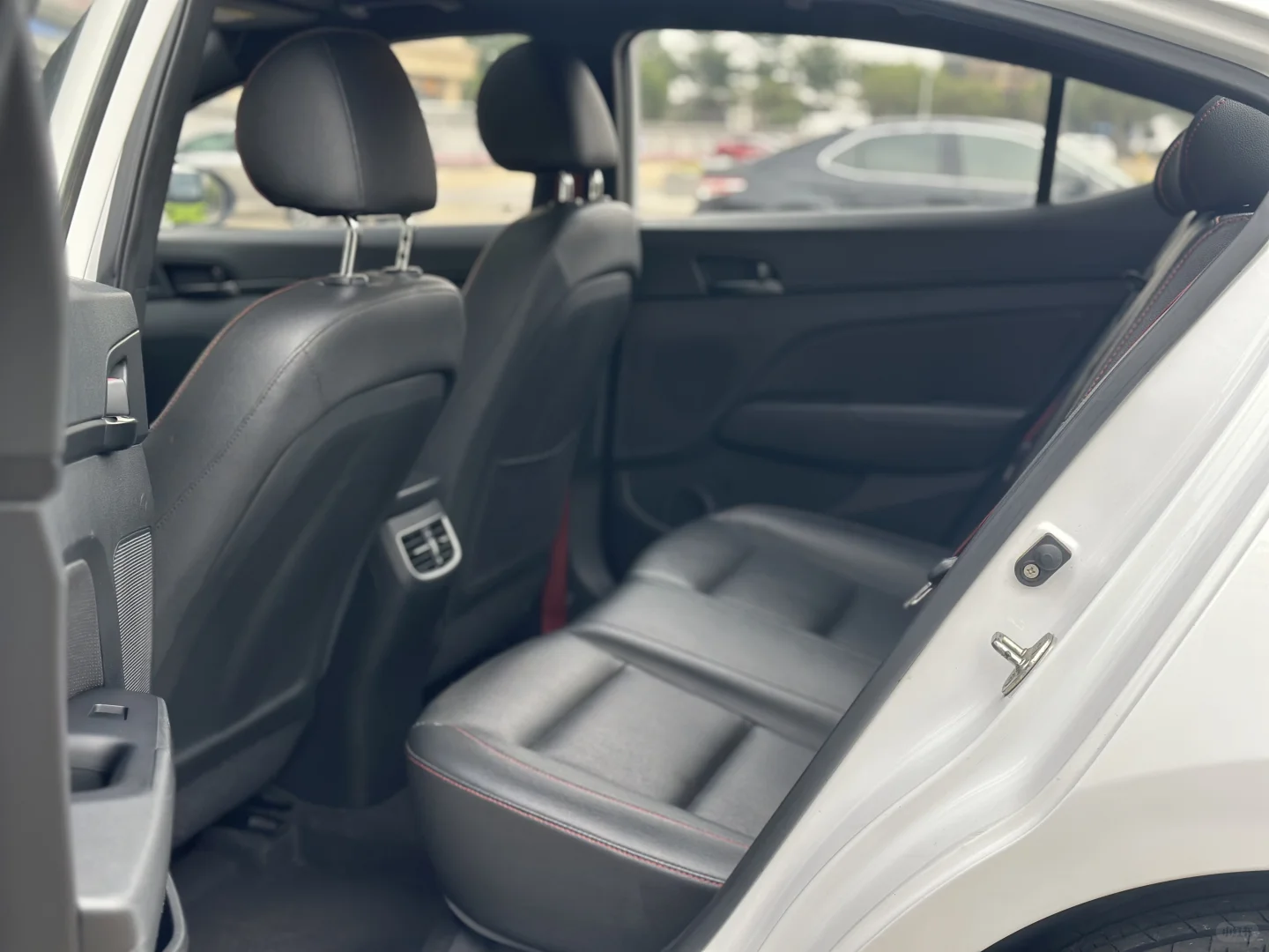 年轻时尚的小轿车—现代领动