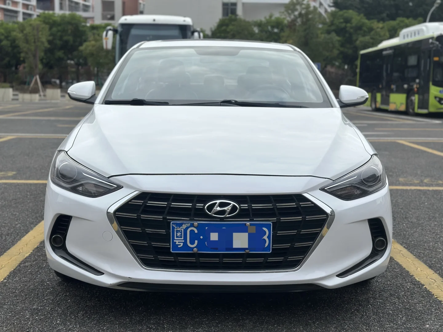 年轻时尚的小轿车—现代领动