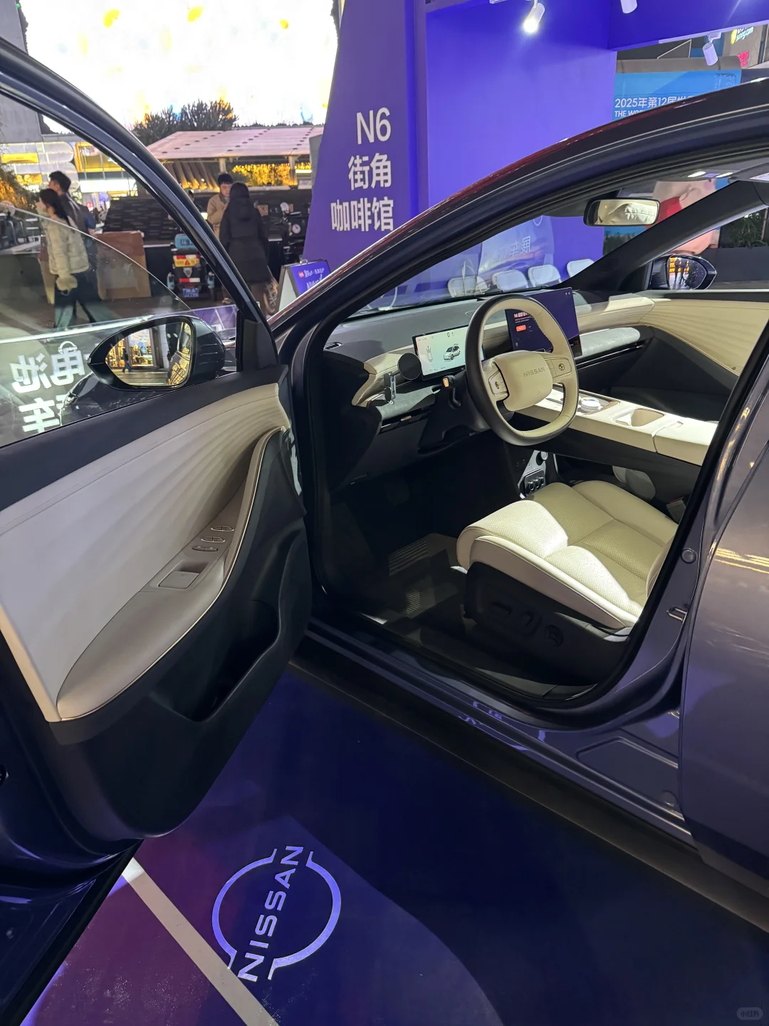 春熙路偶遇日产N6，10万级插混轿车舒服到不