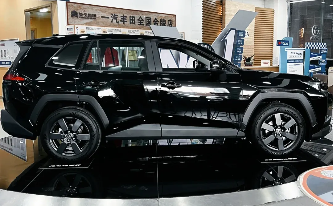 看看侧身，猜猜这是一汽丰田哪款车？