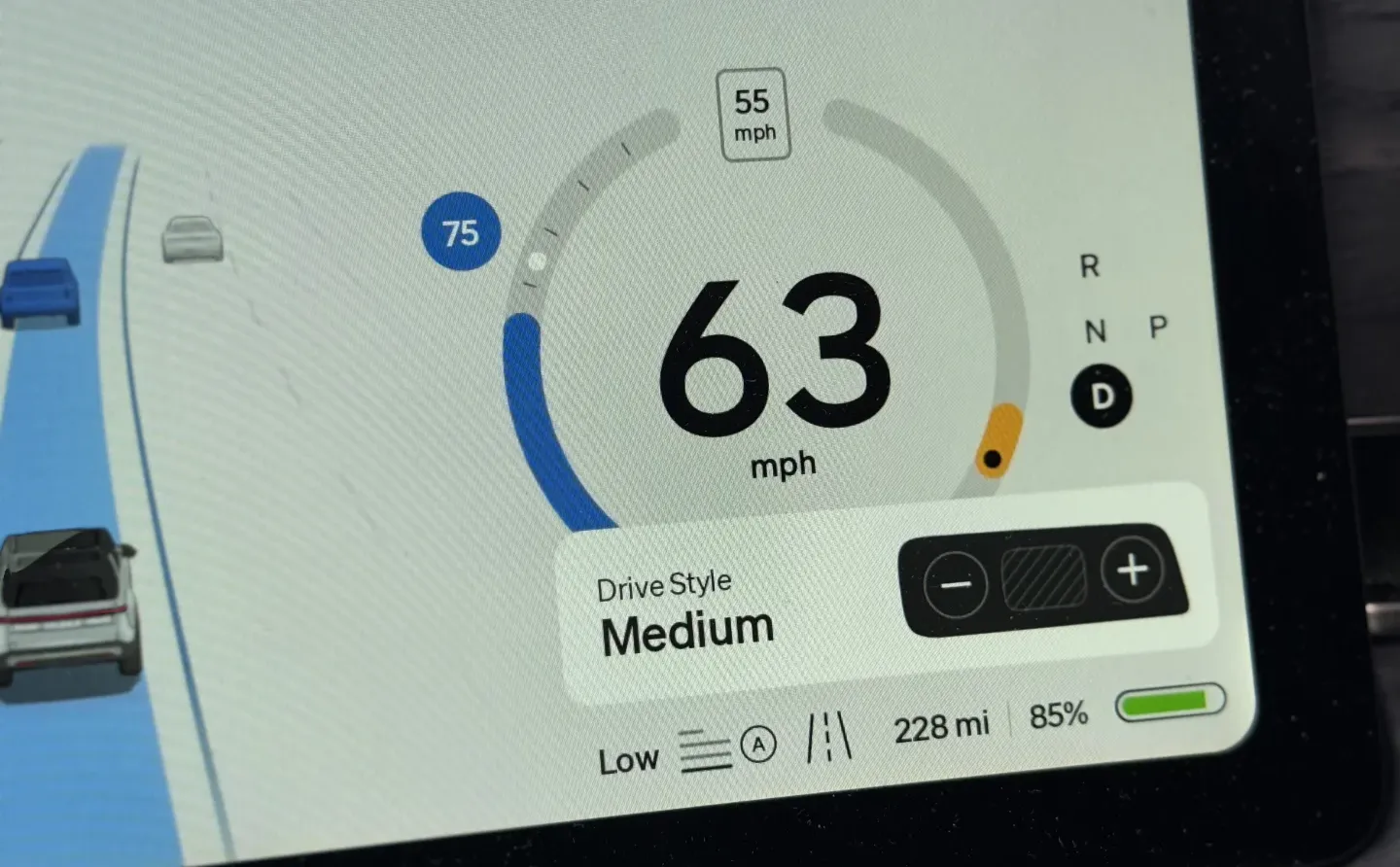 Rivian 2025.46.0 更新 - 全路段Auto Pilot