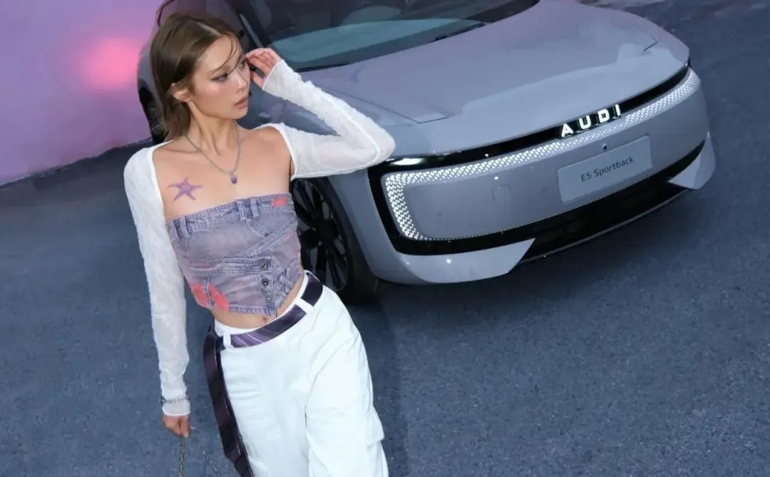 奥迪e5：光影雕琢的电动美学😎