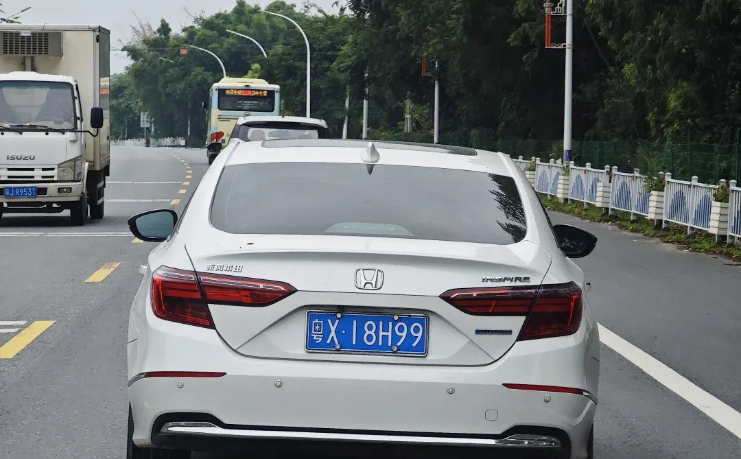 路见，这车牌太好看了吧！