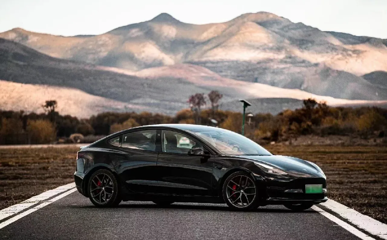 关于特斯拉的三种自动辅助驾驶!