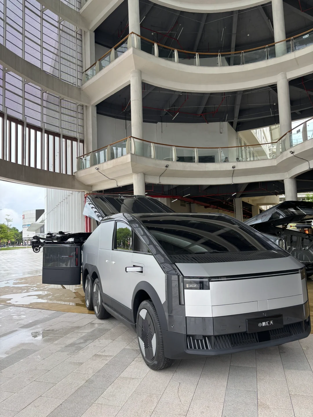 是谁已经乘上「飞行汽车」了