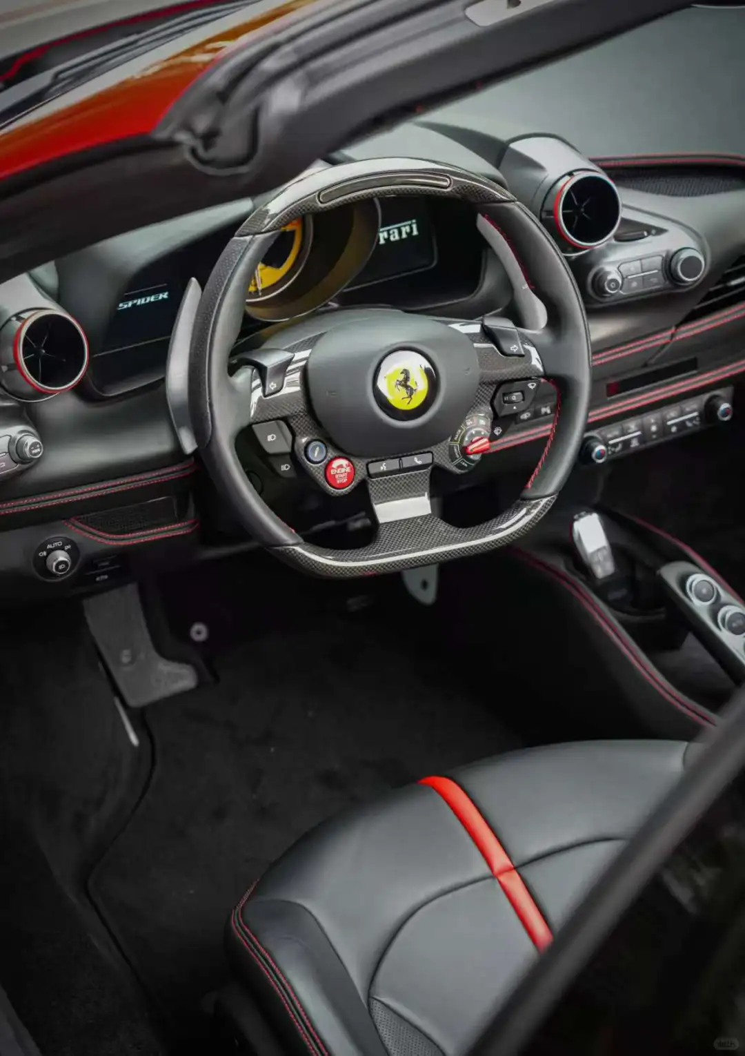 堪称魅魔啊！人类高质量跑车还得是法拉利！