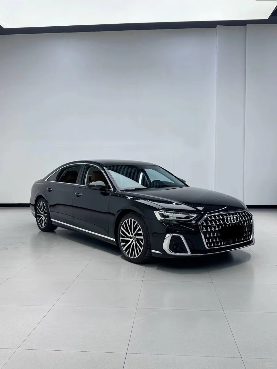 闲闲闲闲闲置奥迪A8L出租！！