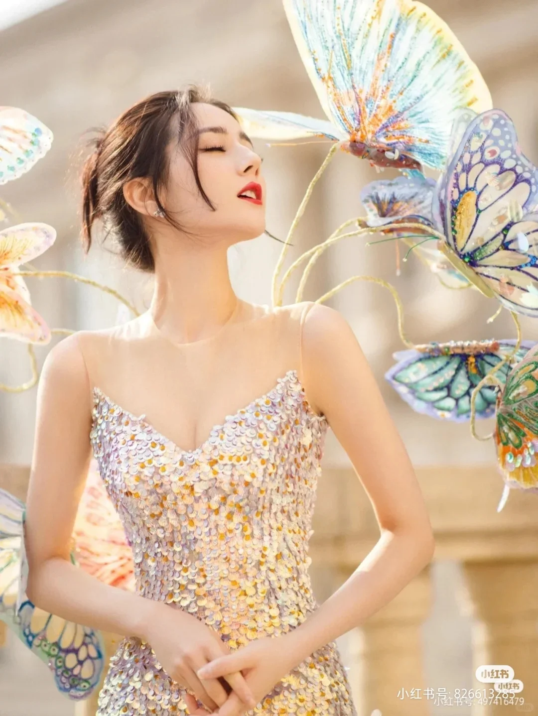 迪迪丽热巴穿裙子的照片。