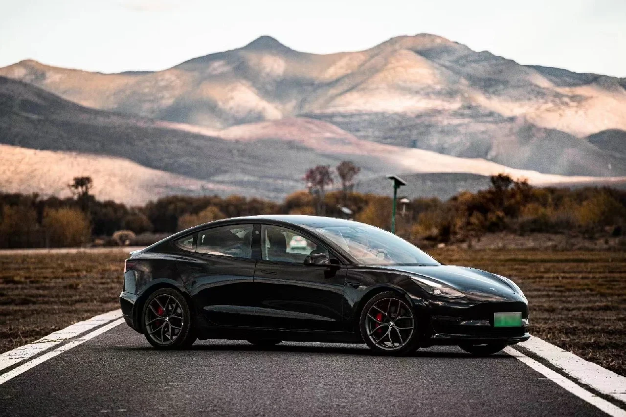 关于特斯拉的三种自动辅助驾驶!