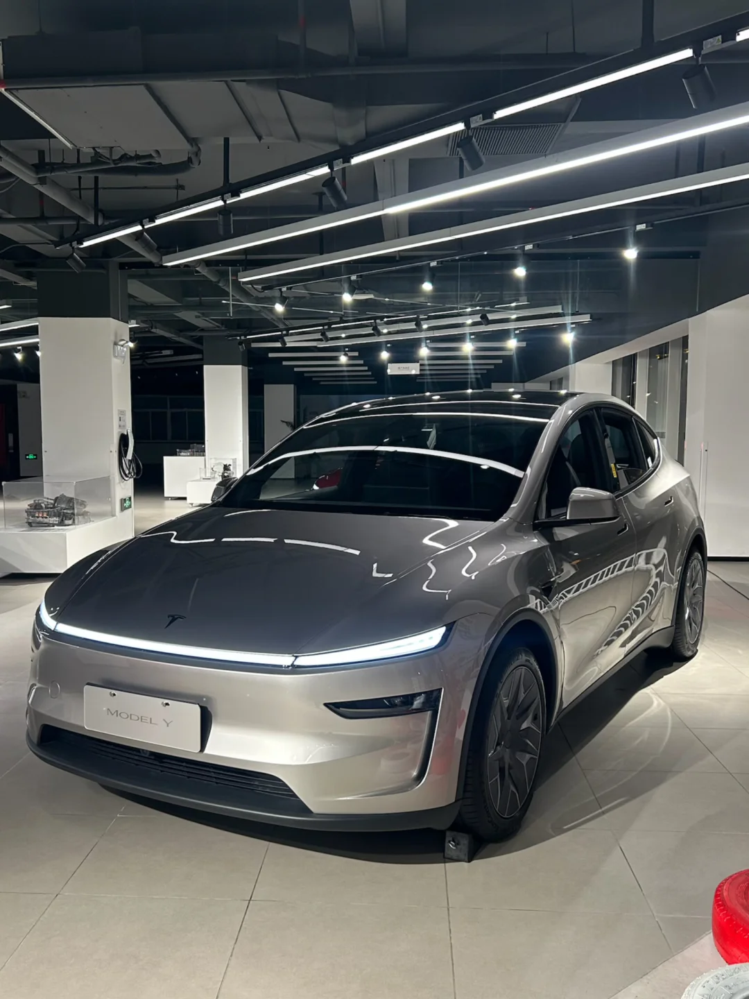 一篇讲清 特斯拉的智能辅助驾驶越开越聪明