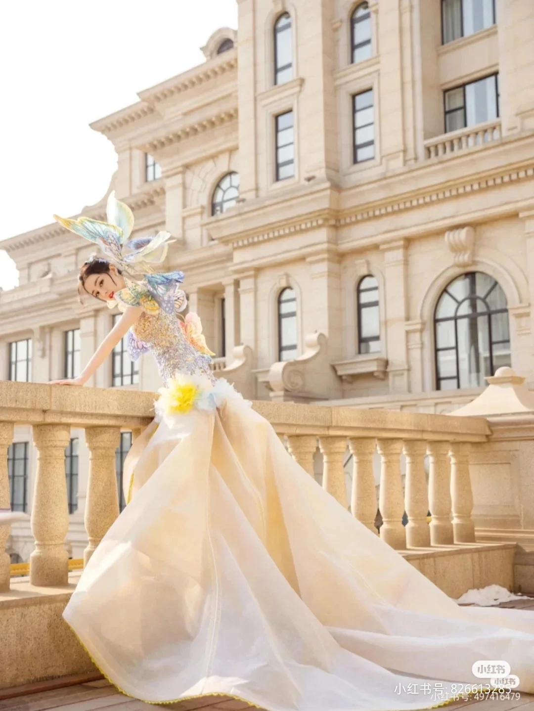 迪迪丽热巴穿裙子的照片。