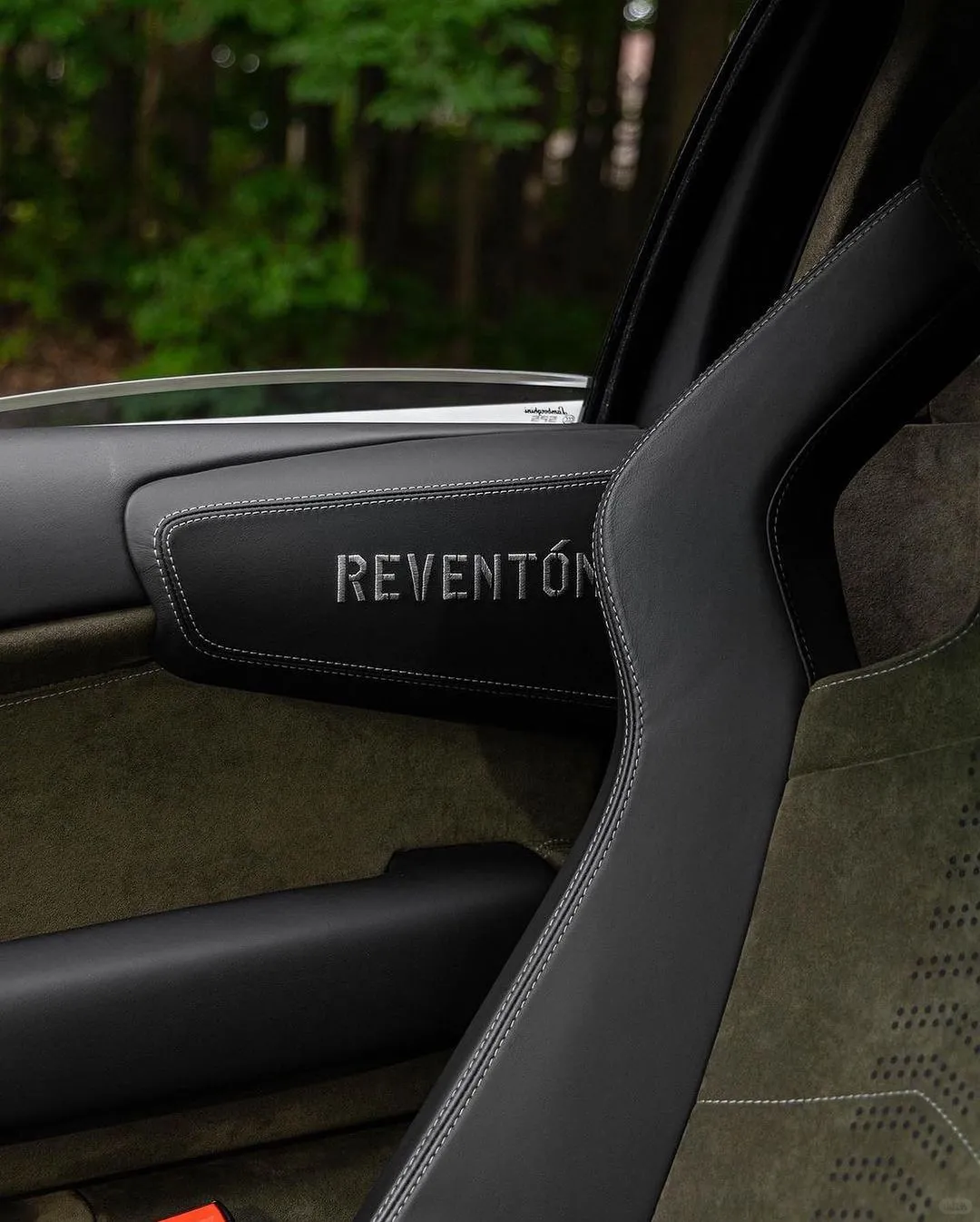 公路战斗机~兰博基尼 Reventon