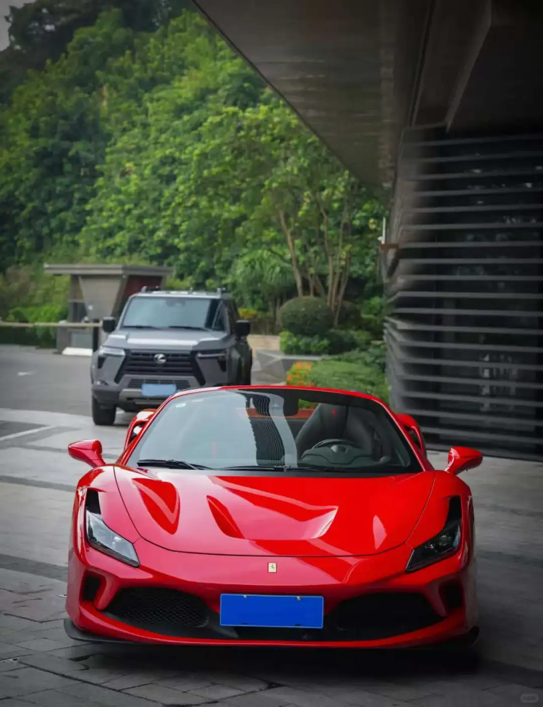 堪称魅魔啊！人类高质量跑车还得是法拉利！