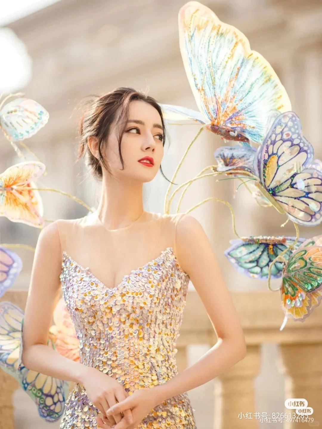 迪迪丽热巴穿裙子的照片。