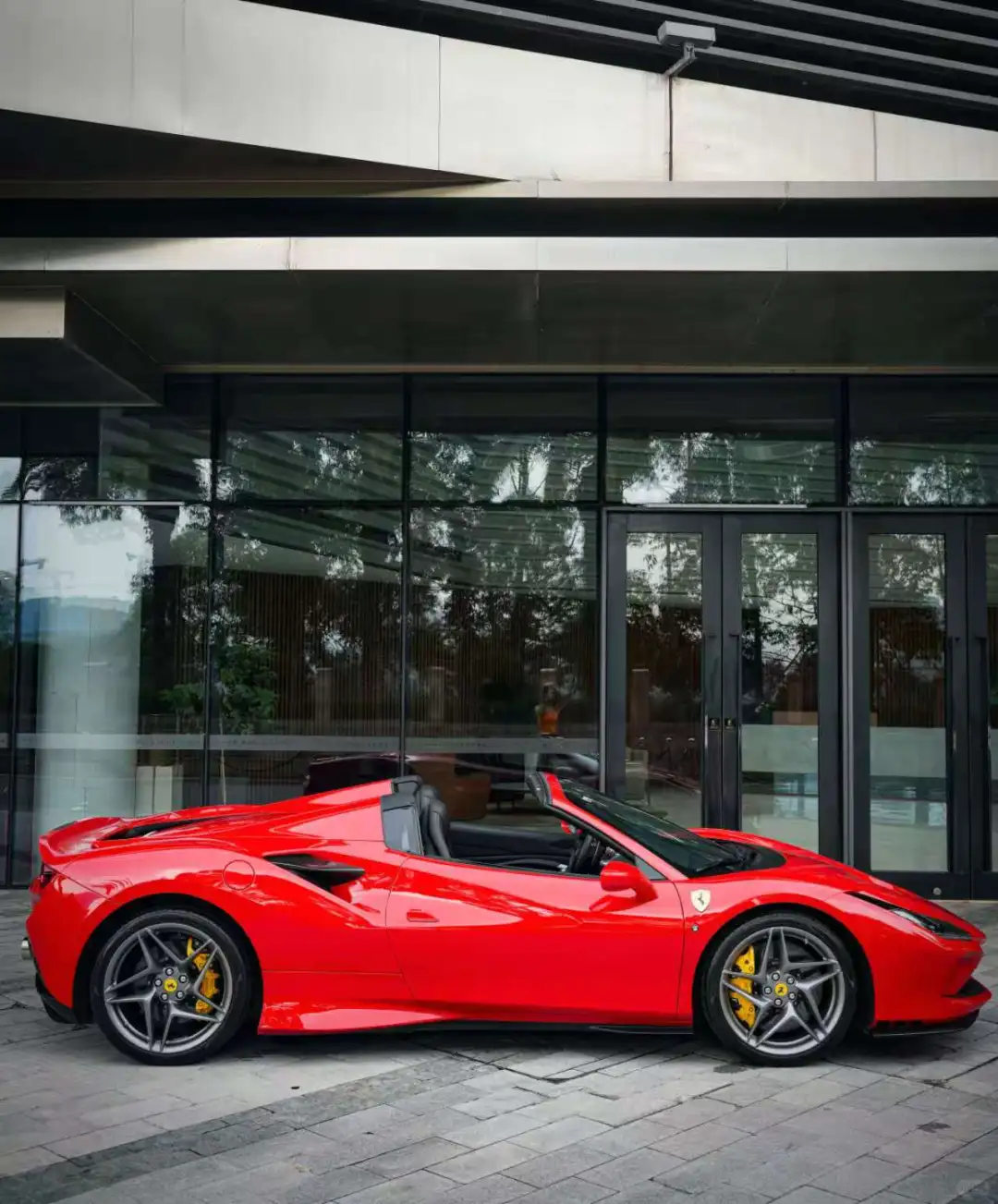 堪称魅魔啊！人类高质量跑车还得是法拉利！