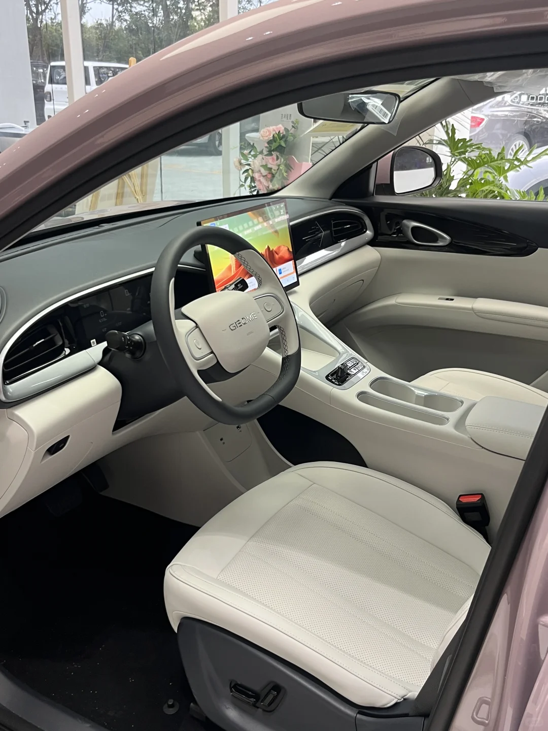 10万级纯电“宝藏车”！吉利银河星愿太懂女