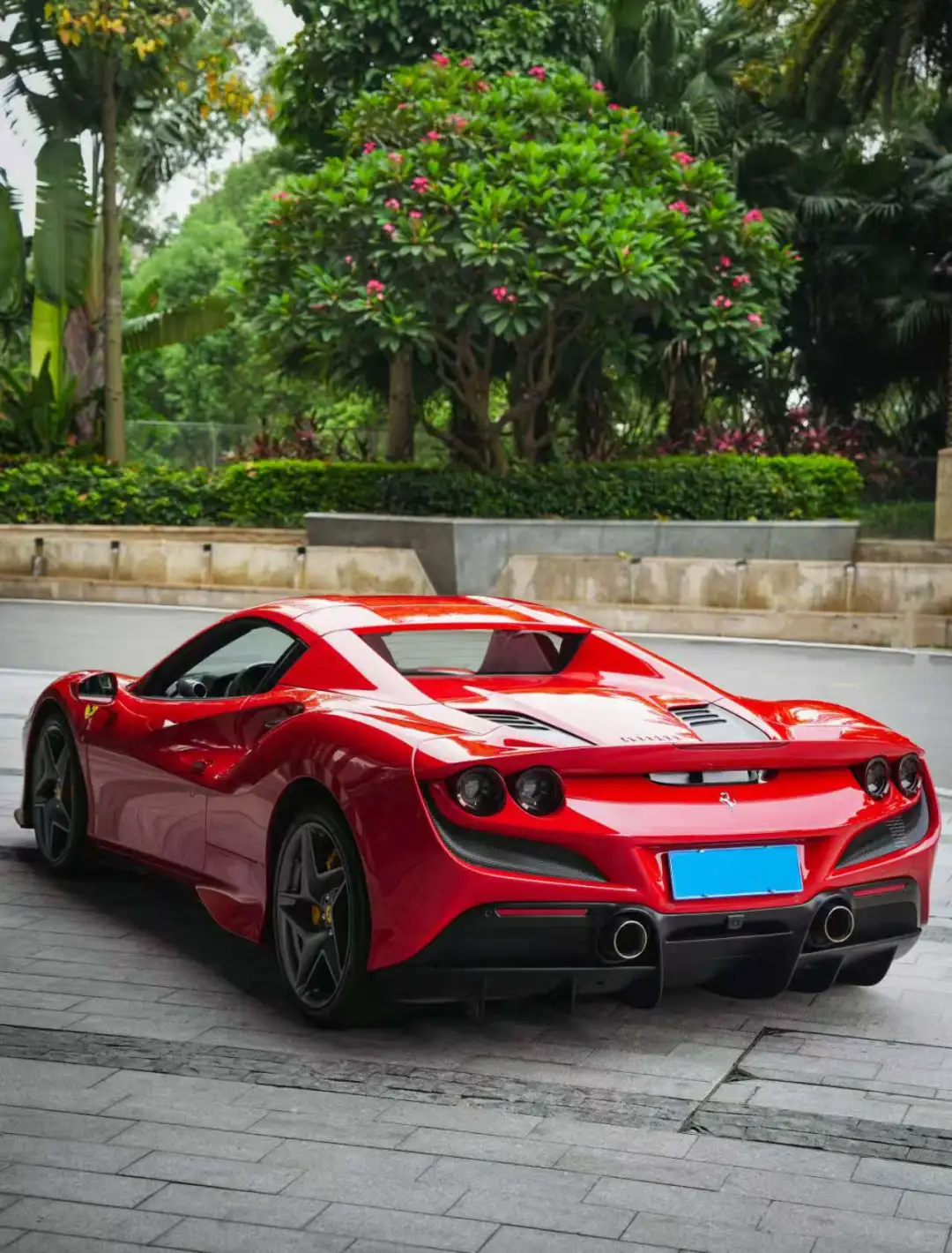 堪称魅魔啊！人类高质量跑车还得是法拉利！