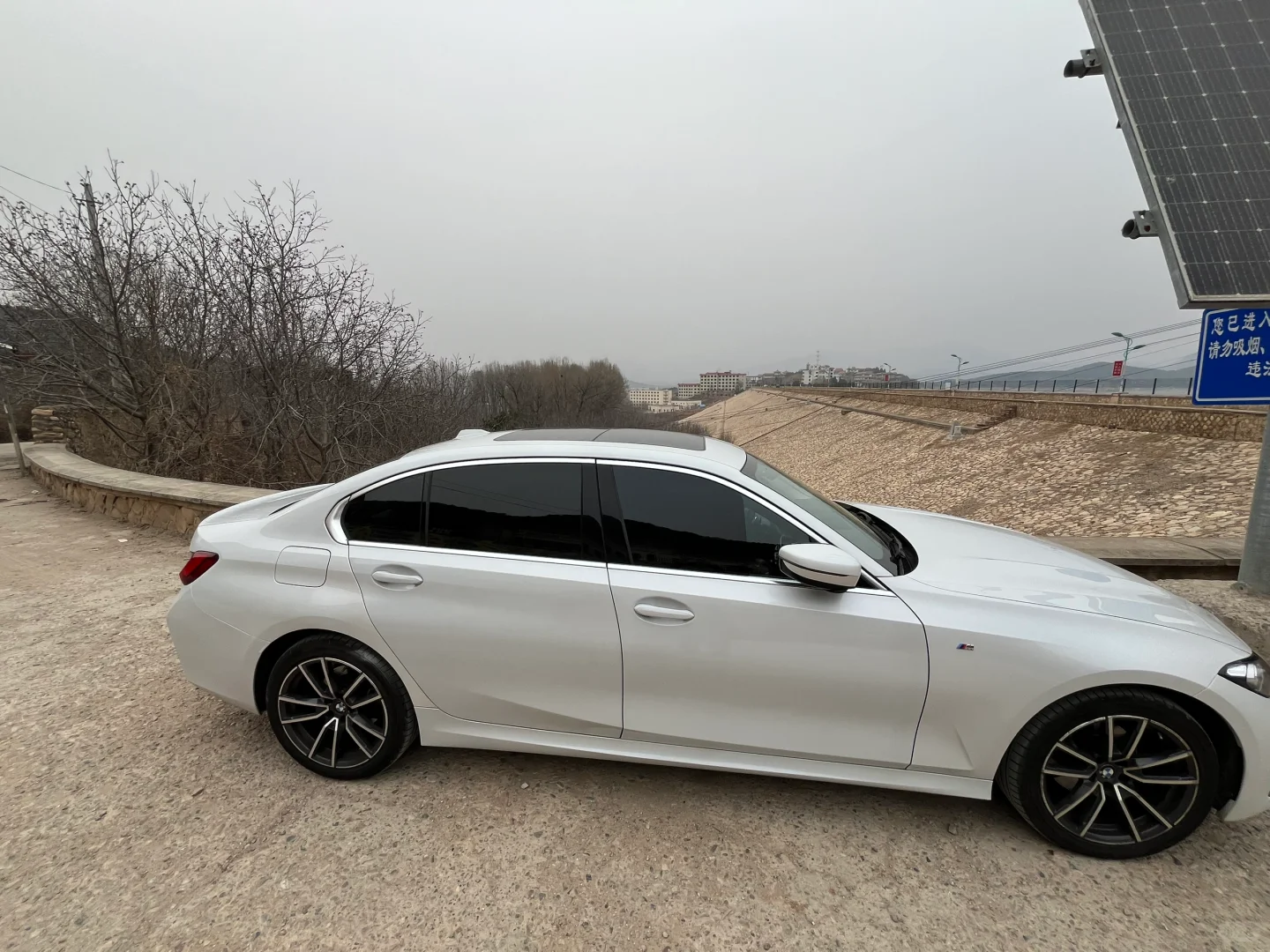 00后大学生勇闯租车—宝马320Li