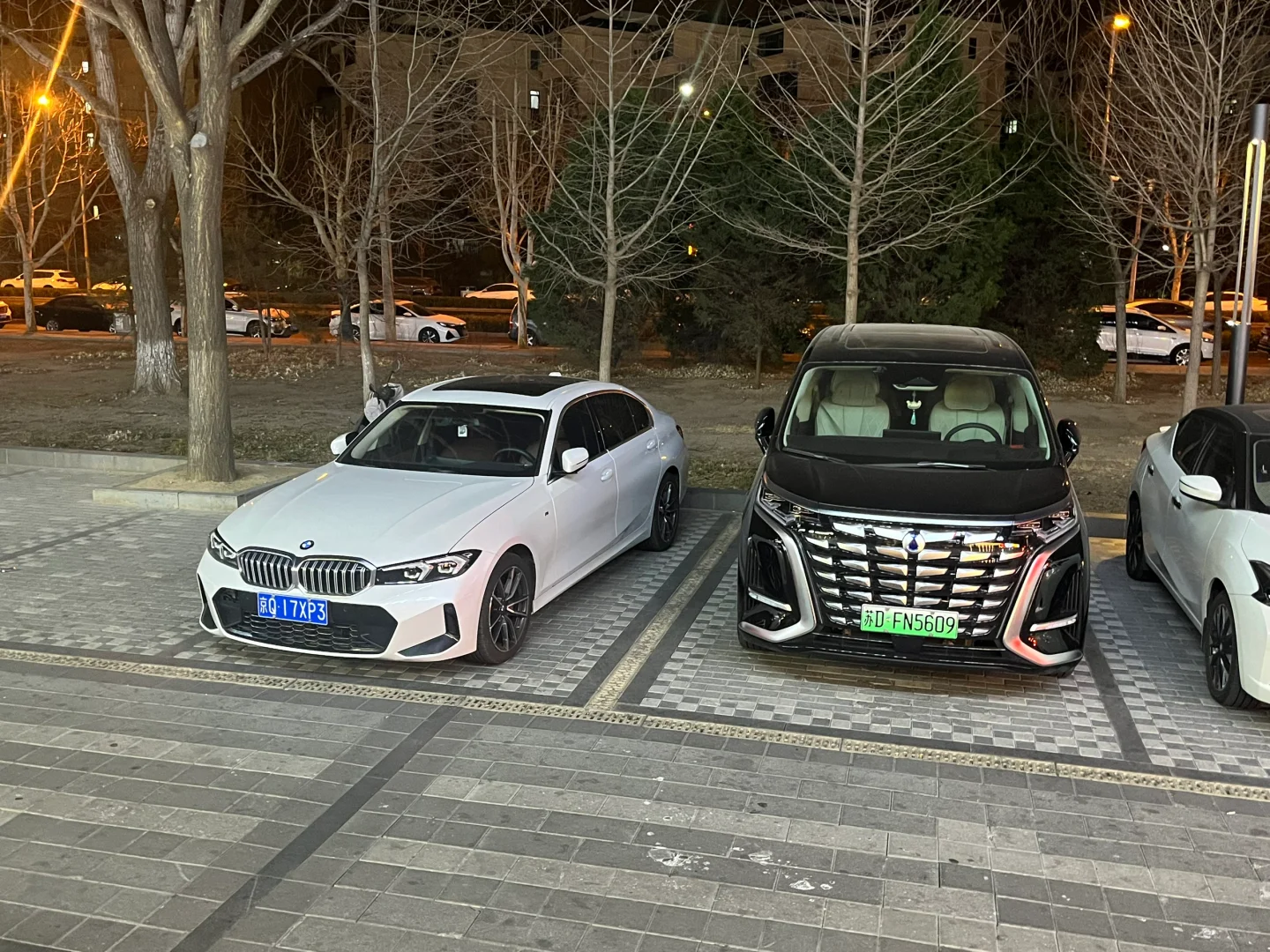 00后大学生勇闯租车—宝马320Li